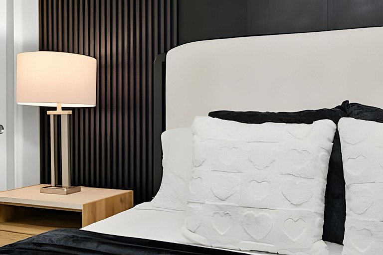 7 Bd / 5.5 Ba / Sleeps 20 / Windsor Cay Resort