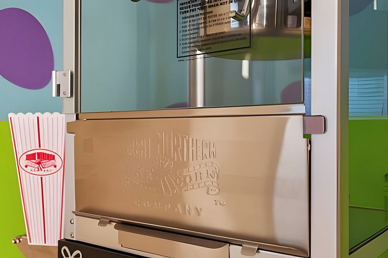 7 Bd / 5.5 Ba / Sleeps 20 / Windsor Cay Resort