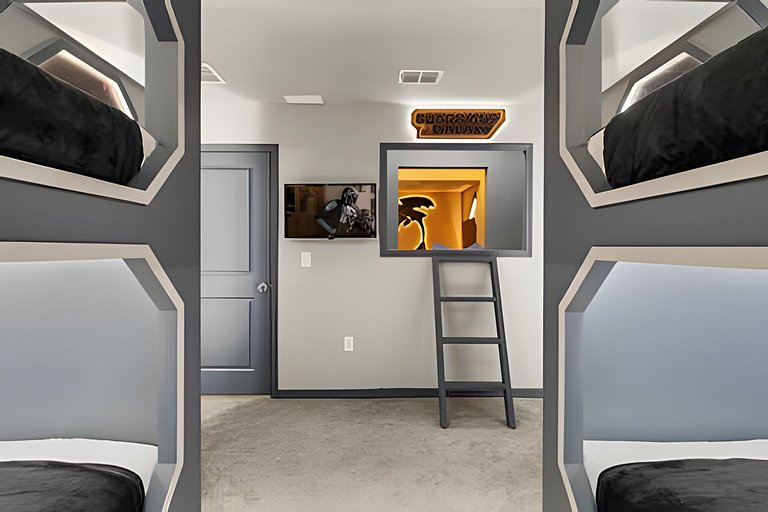 7 Bd / 5.5 Ba / Sleeps 20 / Windsor Cay Resort