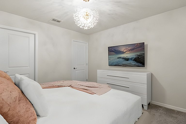 7 Bd / 5.5 Ba / Sleeps 20 / Windsor Cay Resort