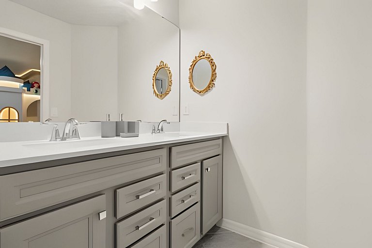 7 Bd / 5.5 Ba / Sleeps 20 / Windsor Cay Resort