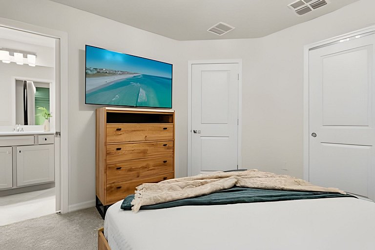 7 Bd / 5.5 Ba / Sleeps 20 / Windsor Cay Resort