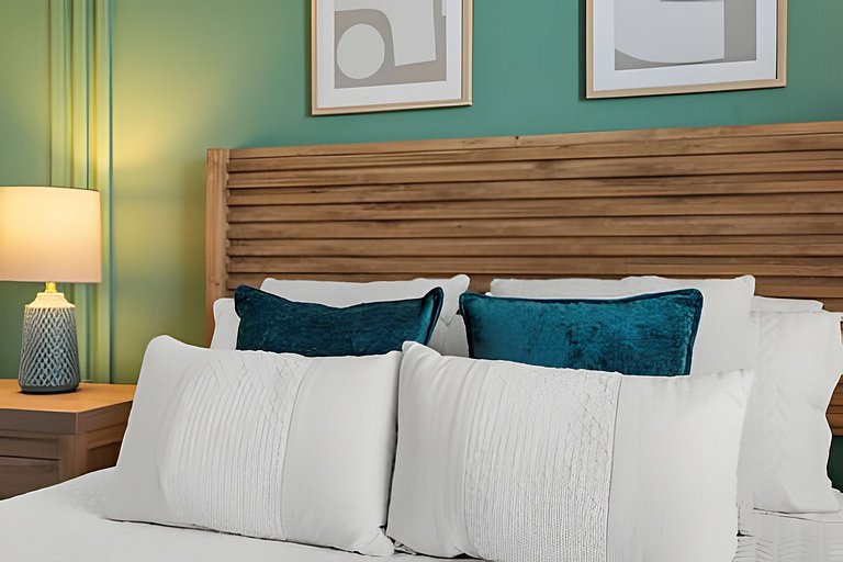 7 Bd / 5.5 Ba / Sleeps 20 / Windsor Cay Resort