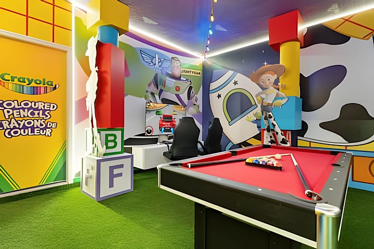 7 Bd / 5.5 Ba / Sleeps 20 / Windsor Cay Resort