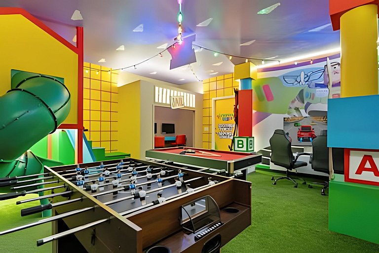 7 Bd / 5.5 Ba / Sleeps 20 / Windsor Cay Resort