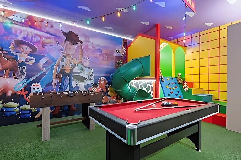 7 Bd / 5.5 Ba / Sleeps 20 / Windsor Cay Resort