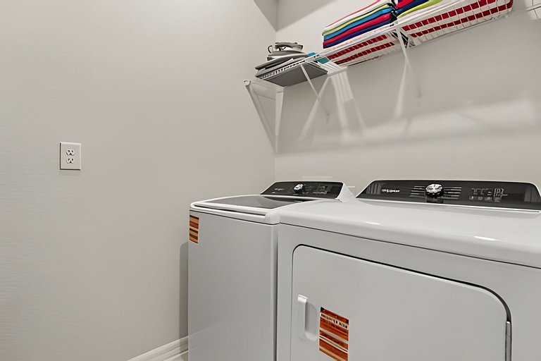 7 Bd / 5.5 Ba / Sleeps 20 / Windsor Cay Resort