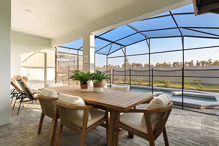 7 Bd / 5.5 Ba / Sleeps 20 / Windsor Cay Resort