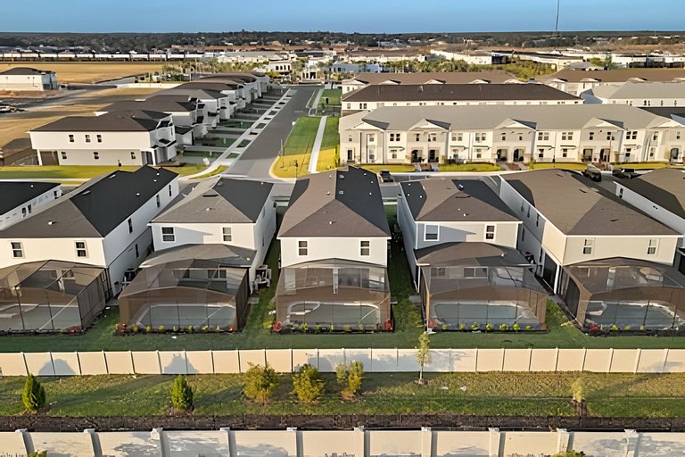 7 Bd / 5.5 Ba / Sleeps 20 / Windsor Cay Resort