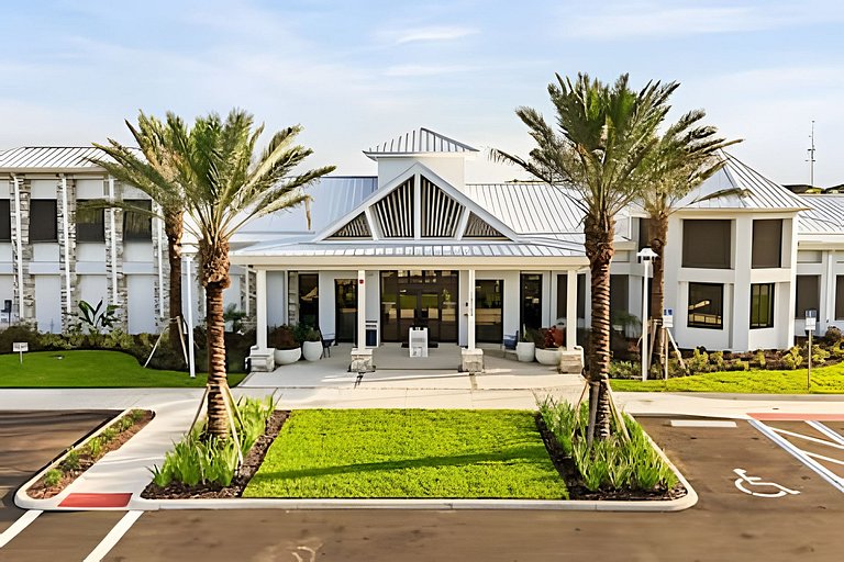 7 Bd / 5.5 Ba / Sleeps 20 / Windsor Cay Resort