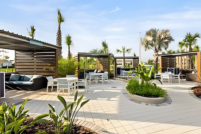 7 Bd / 5.5 Ba / Sleeps 20 / Windsor Cay Resort