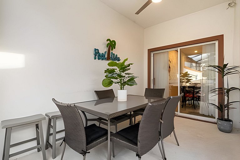 04 Bd / 03 Ba / Sleeps 08 / Storey Lake Resort