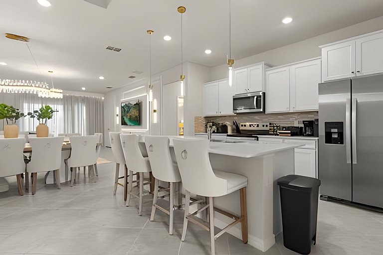 7 Bd / 5.5 Ba / Windsor Cay Resort/ Sleeps 20