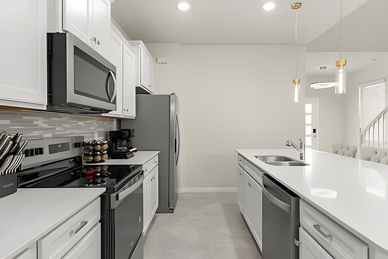 7 Bd / 5.5 Ba / Windsor Cay Resort/ Sleeps 20