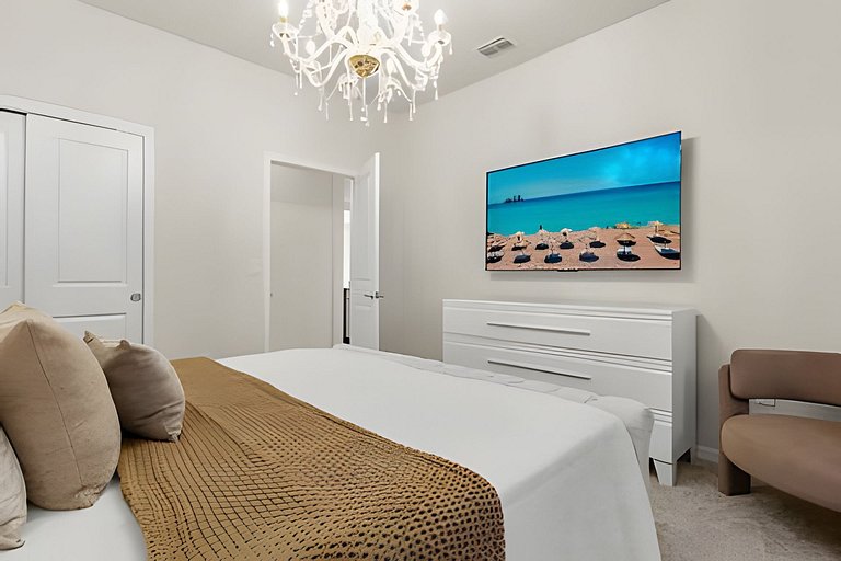 7 Bd / 5.5 Ba / Windsor Cay Resort/ Sleeps 20