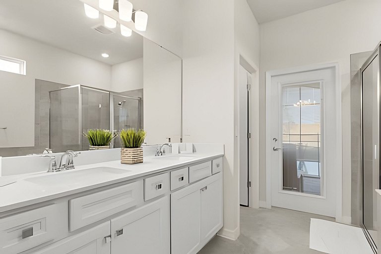 7 Bd / 5.5 Ba / Windsor Cay Resort/ Sleeps 20