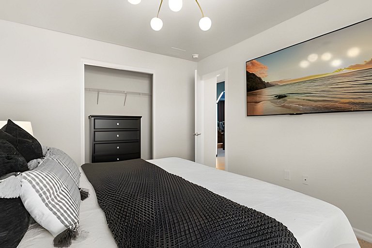 7 Bd / 5.5 Ba / Windsor Cay Resort/ Sleeps 20