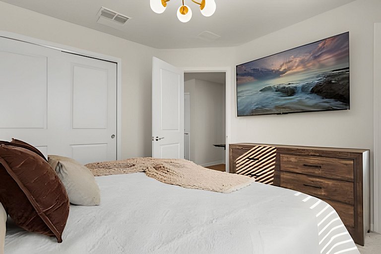 7 Bd / 5.5 Ba / Windsor Cay Resort/ Sleeps 20