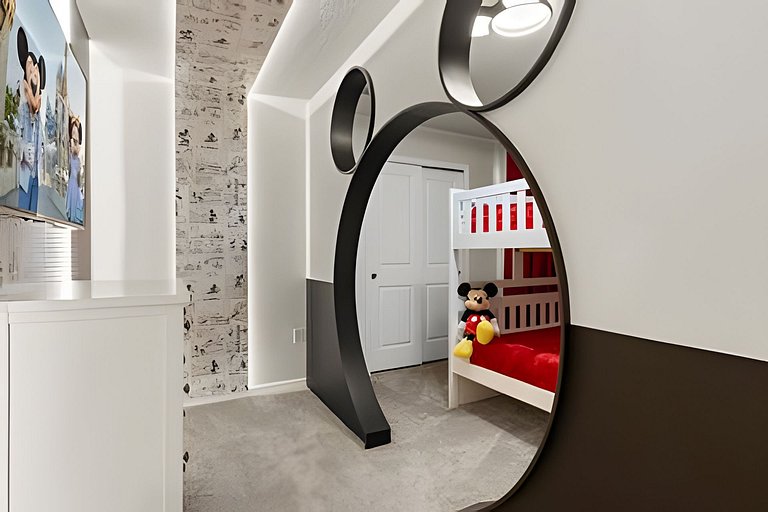 7 Bd / 5.5 Ba / Windsor Cay Resort/ Sleeps 20