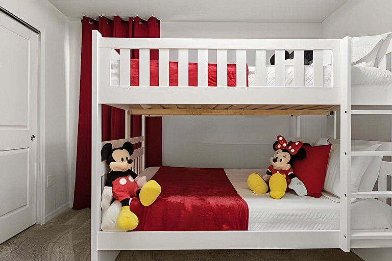 7 Bd / 5.5 Ba / Windsor Cay Resort/ Sleeps 20