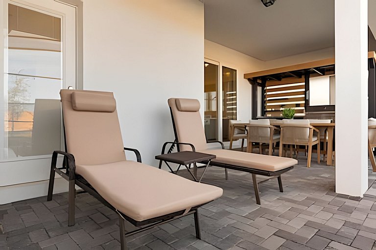 7 Bd / 5.5 Ba / Windsor Cay Resort/ Sleeps 20