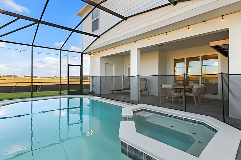 7 Bd / 5.5 Ba / Windsor Cay Resort/ Sleeps 20