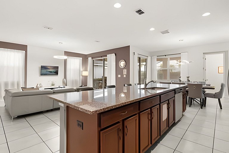 6 Bd / 4,5 Ba / Sleeps 18/ Solara Resort