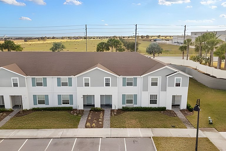 5 Bd / 4.5 Ba / Sleeps 12/ Windsor Island Resort