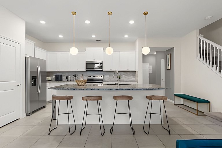 5 Bd / 4.5 Ba / Sleeps 12/ Windsor Island Resort