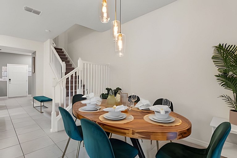5 Bd / 4.5 Ba / Sleeps 12/ Windsor Island Resort