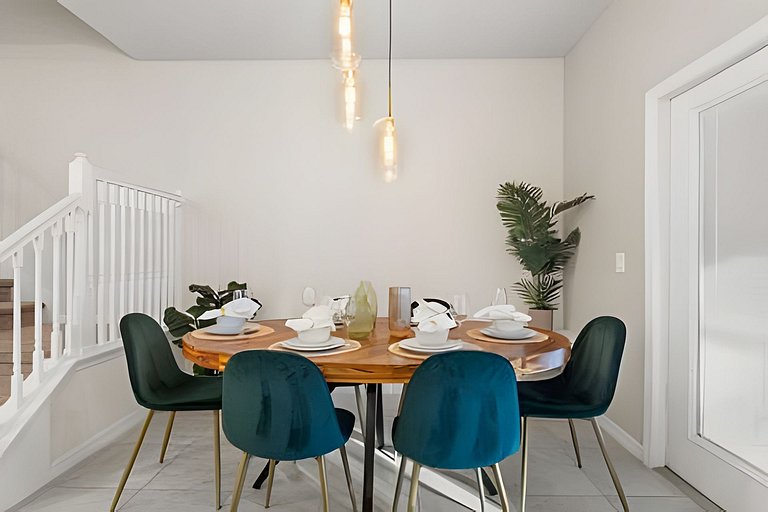 5 Bd / 4.5 Ba / Sleeps 11/ Windsor Island Resort