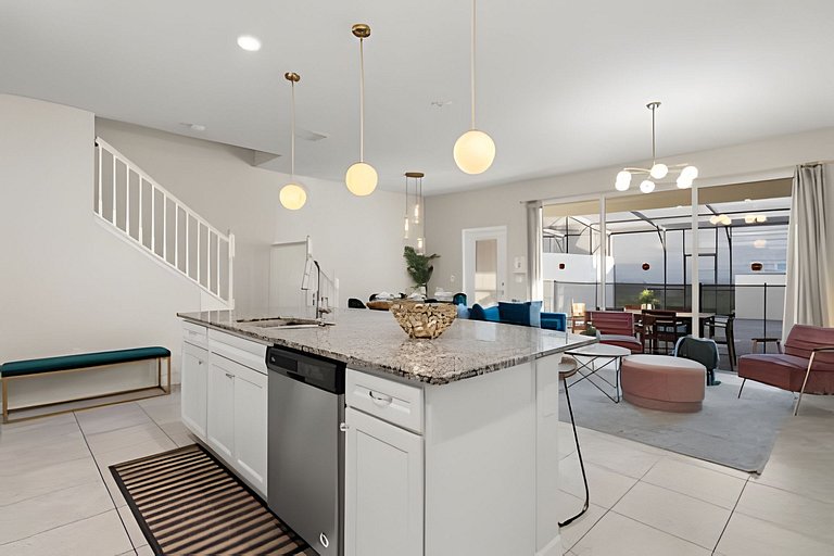 5 Bd / 4.5 Ba / Sleeps 12/ Windsor Island Resort