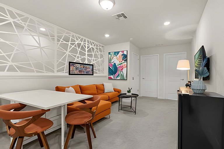 5 Bd / 4.5 Ba / Sleeps 12/ Windsor Island Resort