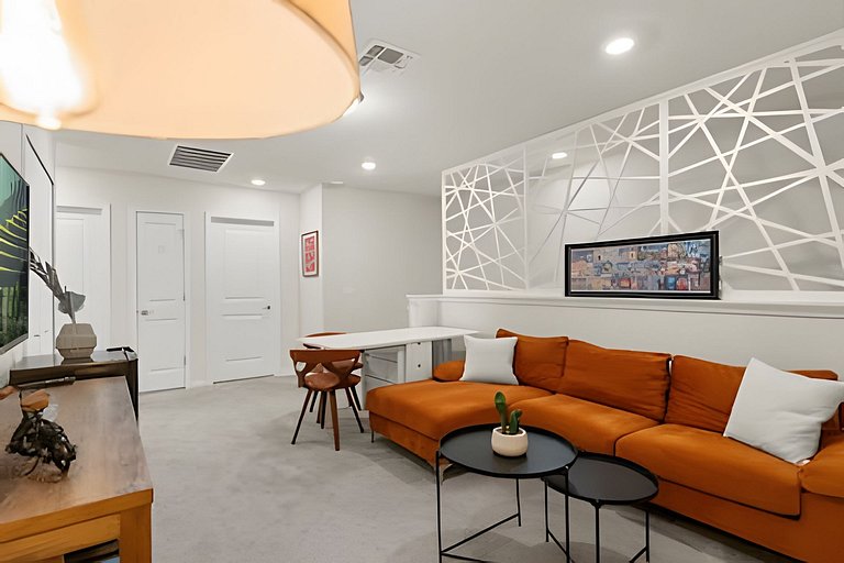 5 Bd / 4.5 Ba / Sleeps 12/ Windsor Island Resort