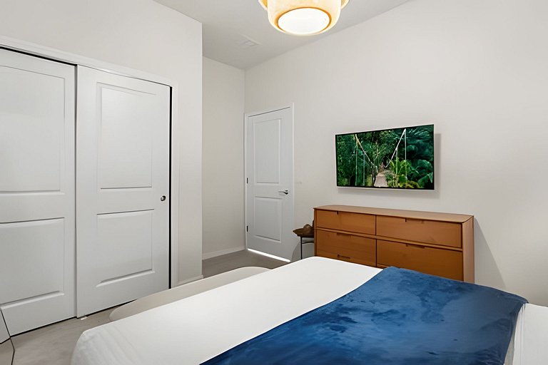 5 Bd / 4.5 Ba / Sleeps 12/ Windsor Island Resort
