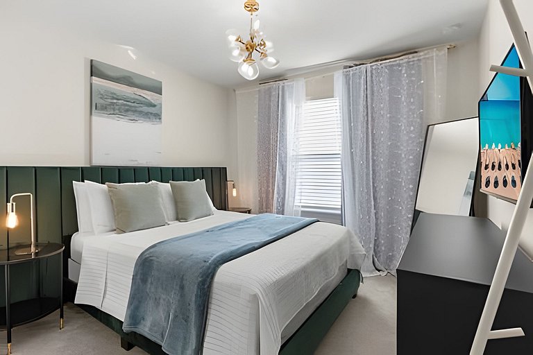 5 Bd / 4.5 Ba / Sleeps 12/ Windsor Island Resort