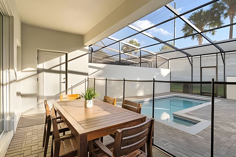5 Bd / 4.5 Ba / Sleeps 12/ Windsor Island Resort