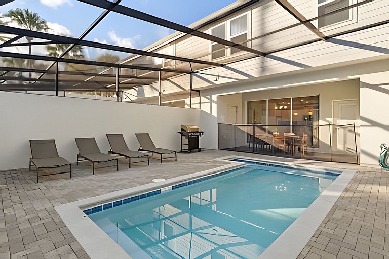 5 Bd / 4.5 Ba / Sleeps 12/ Windsor Island Resort