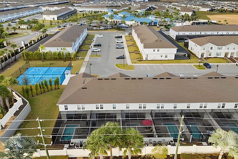 5 Bd / 4.5 Ba / Sleeps 12/ Windsor Island Resort