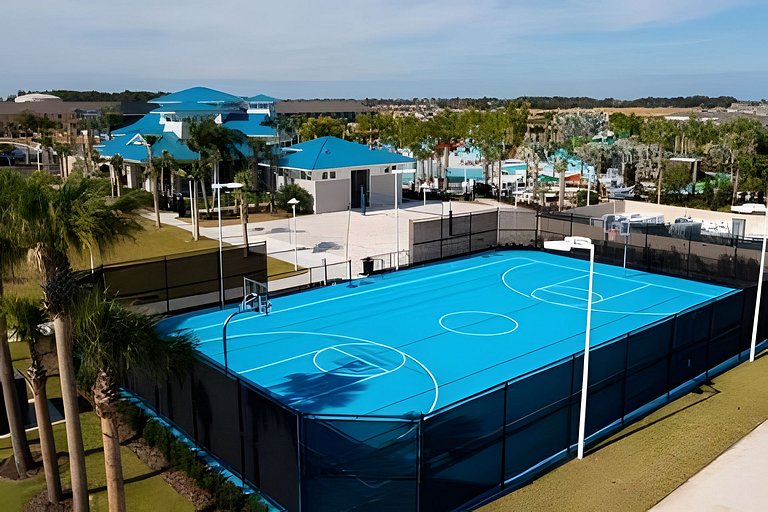 5 Bd / 4.5 Ba / Sleeps 12/ Windsor Island Resort