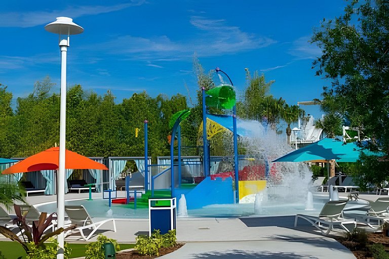 5 Bd / 4.5 Ba / Sleeps 12/ Windsor Island Resort