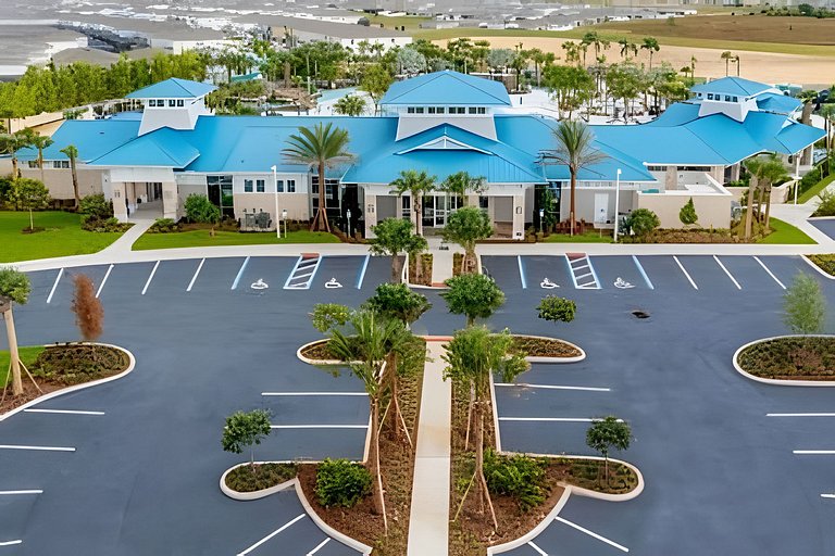 5 Bd / 4.5 Ba / Sleeps 12/ Windsor Island Resort