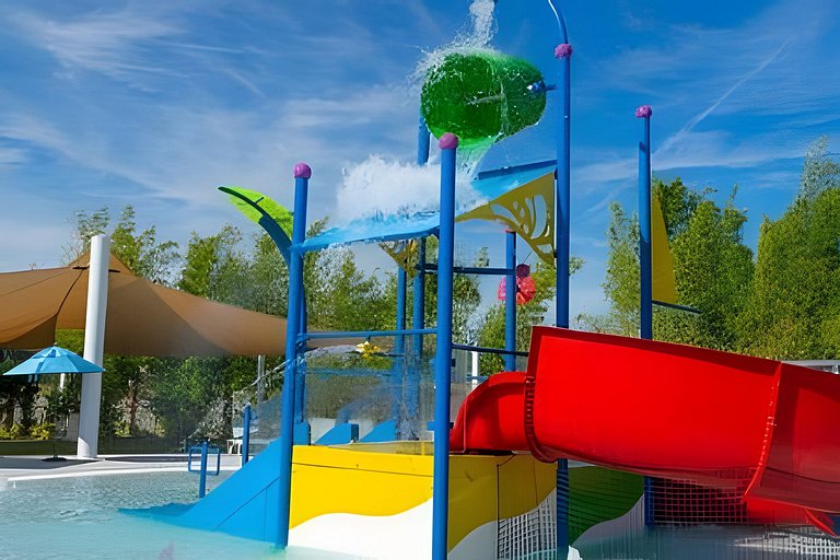 5 Bd / 4.5 Ba / Sleeps 12/ Windsor Island Resort