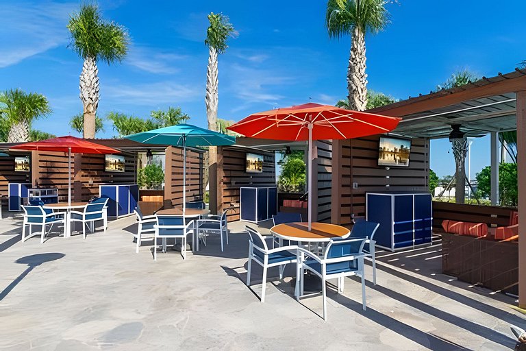 5 Bd / 4.5 Ba / Sleeps 12/ Windsor Island Resort