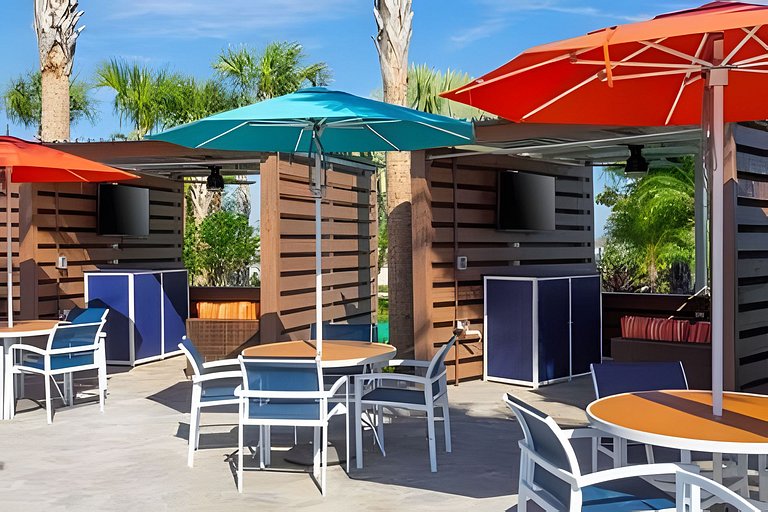 5 Bd / 4.5 Ba / Sleeps 12/ Windsor Island Resort