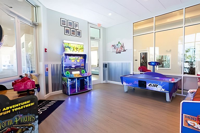 5 Bd / 4.5 Ba / Sleeps 12/ Windsor Island Resort