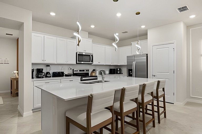 5 Bd / 4.5 Ba / Sleeps 14 / Windsor Cay Resort