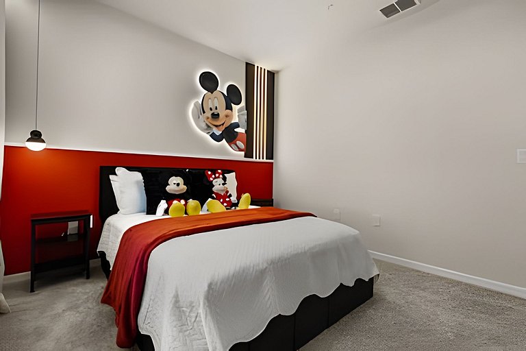 5 Bd / 4.5 Ba / Sleeps 14 / Windsor Cay Resort