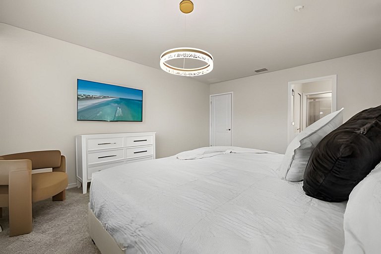 5 Bd / 4.5 Ba / Sleeps 14 / Windsor Cay Resort