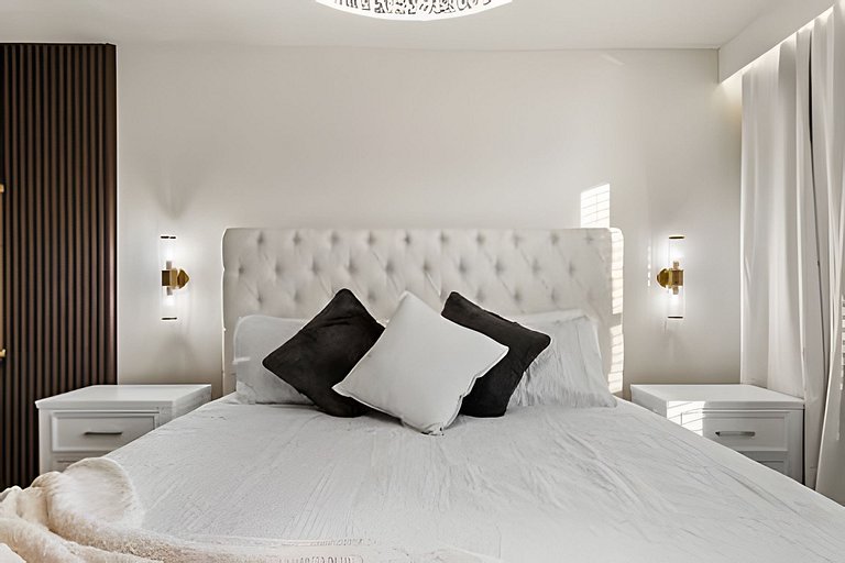 5 Bd / 4.5 Ba / Sleeps 14 / Windsor Cay Resort